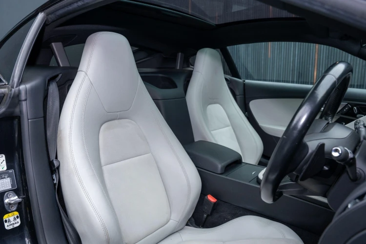 Vehicle Image 12