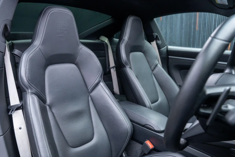 Vehicle Image 12