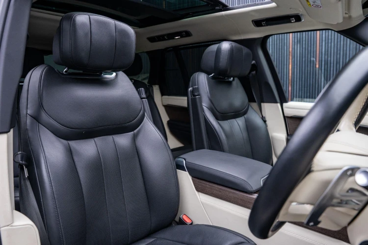 Vehicle Image 12