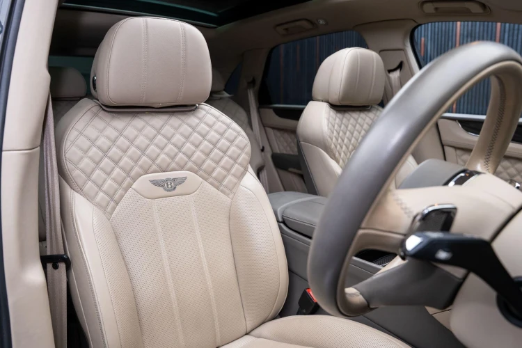 Vehicle Image 12