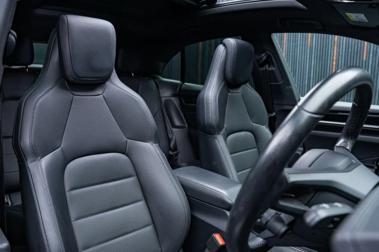 Vehicle Image 12
