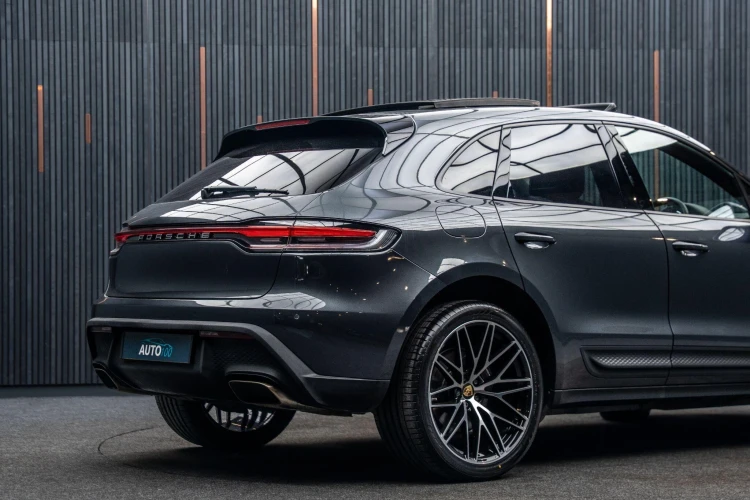 Vehicle Image 21