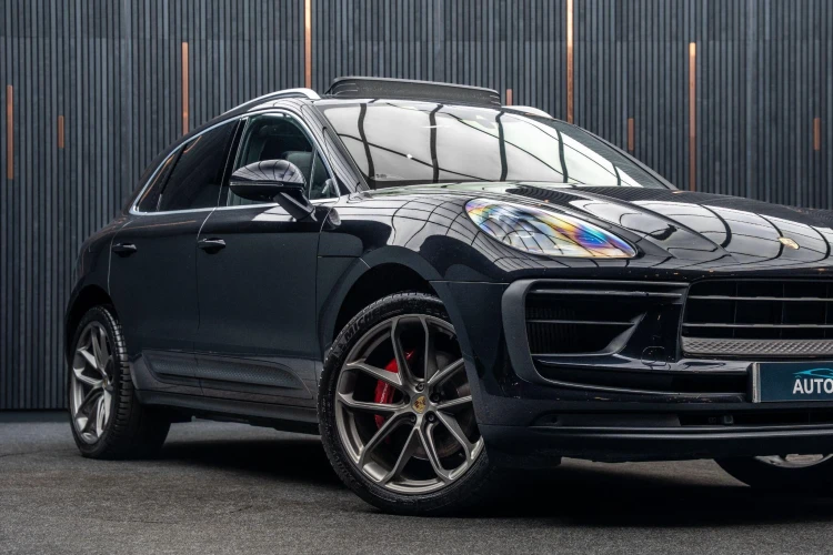 Vehicle Image 9