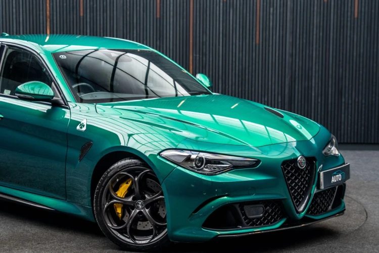 Vehicle Image 9