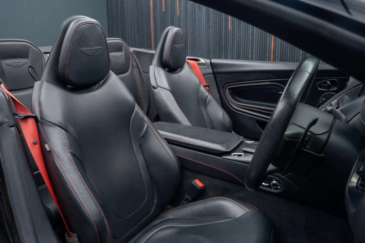 Vehicle Image 12