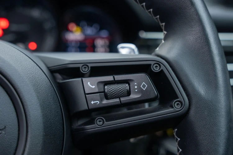 Vehicle Image 32
