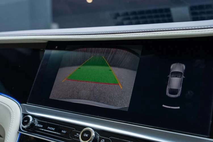 Vehicle Image 6