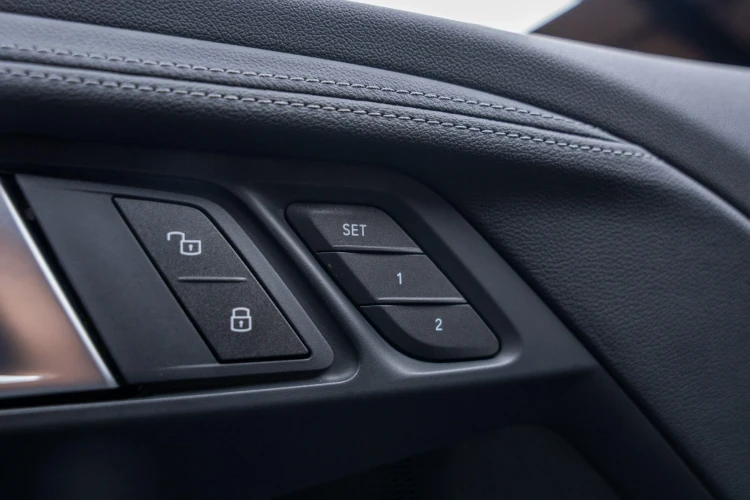 Vehicle Image 36