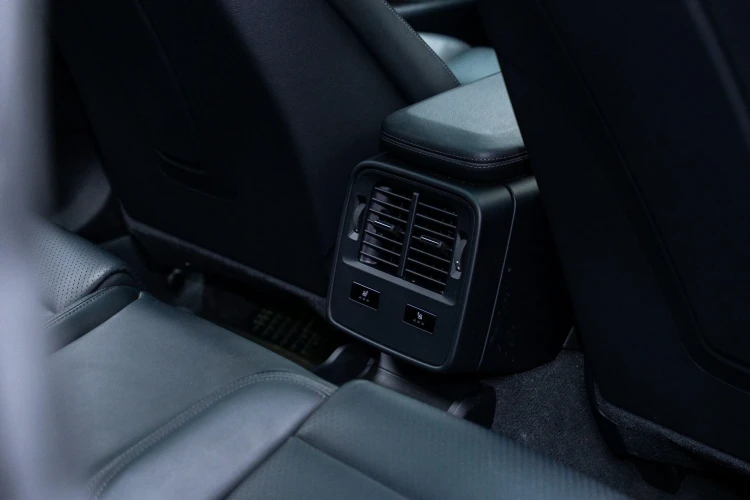 Vehicle Image 36