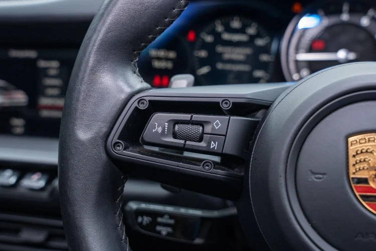 Vehicle Image 25