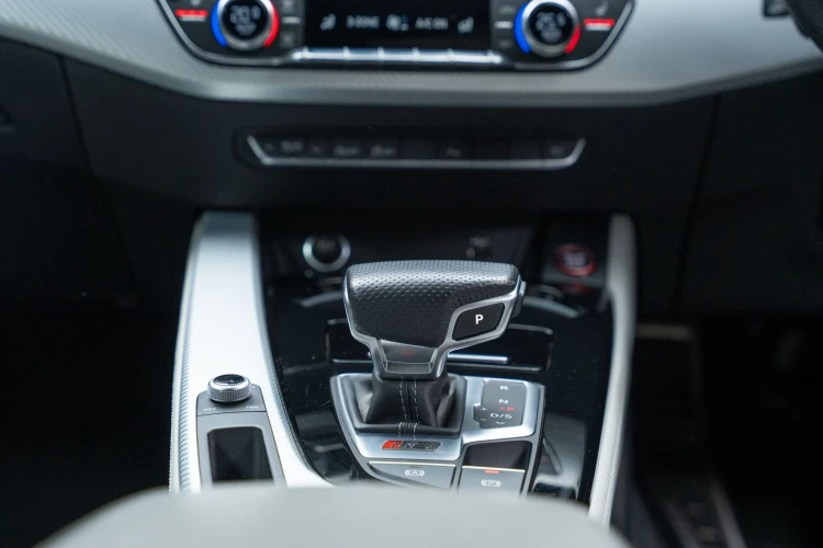 Vehicle Image 38