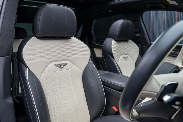 Vehicle Image 12