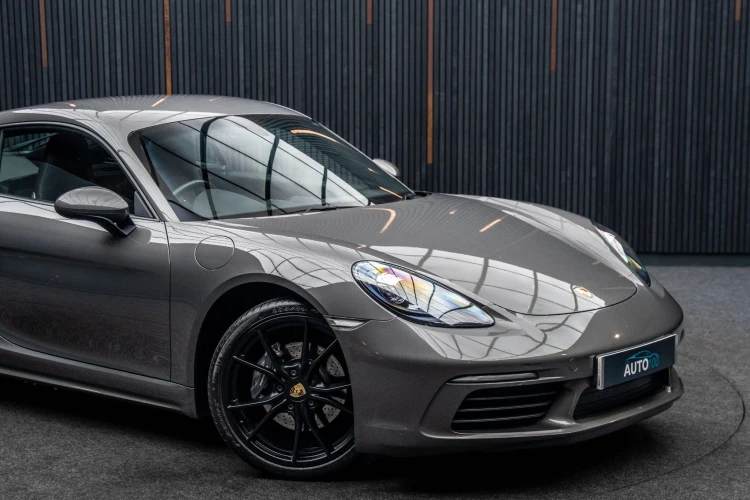 Vehicle Image 9