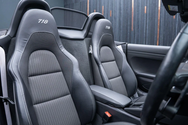 Vehicle Image 12