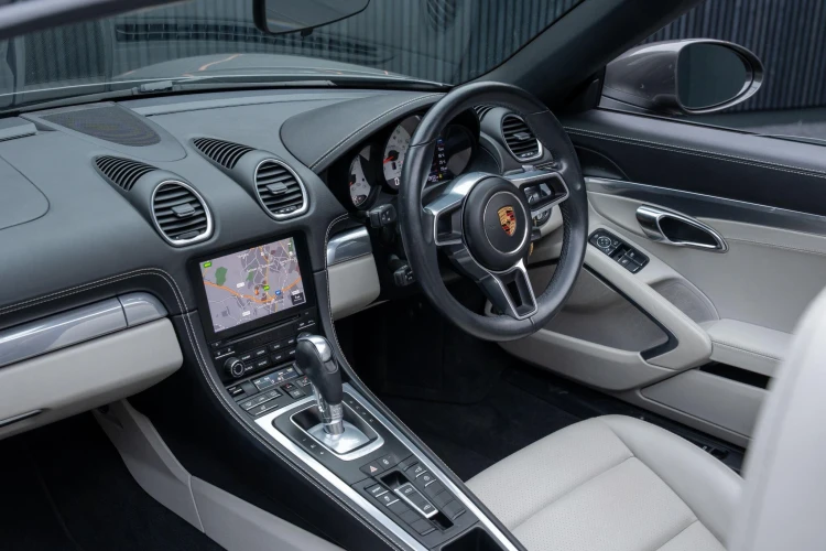 Vehicle Image 30