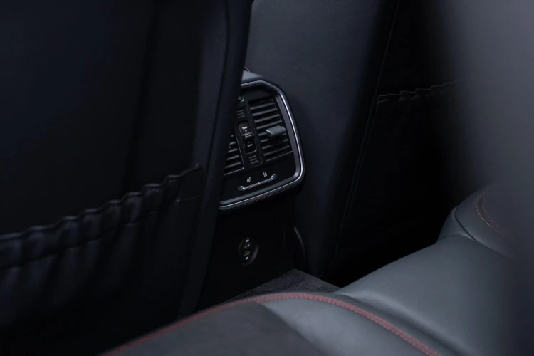 Vehicle Image 38
