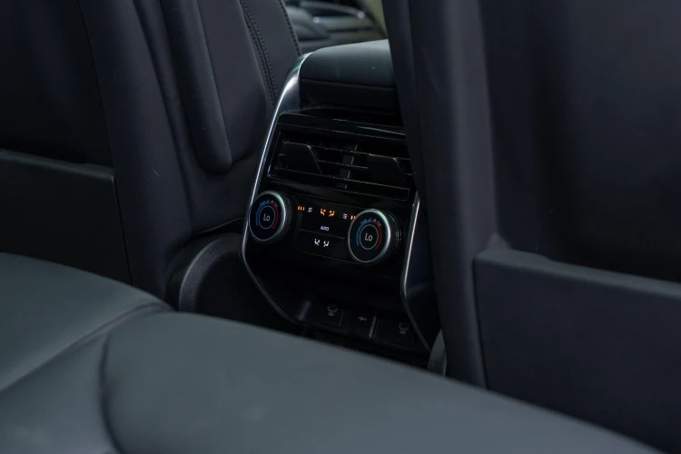 Vehicle Image 37