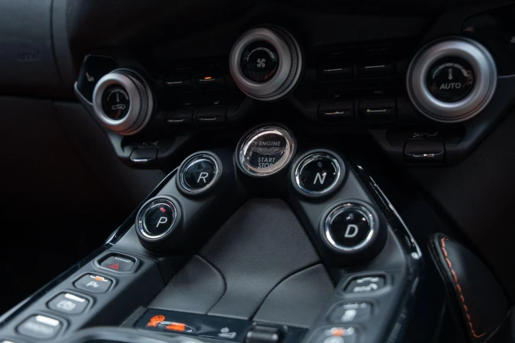 Vehicle Image 10