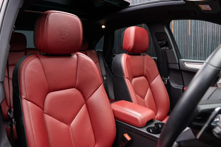 Vehicle Image 12