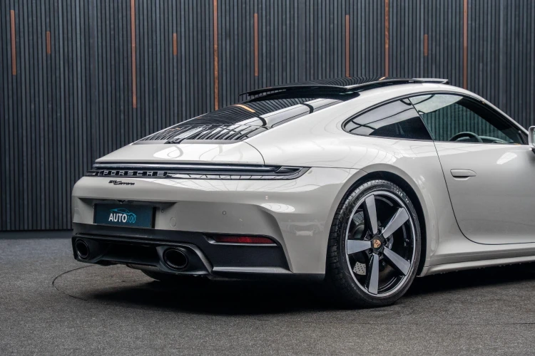 Vehicle Image 21