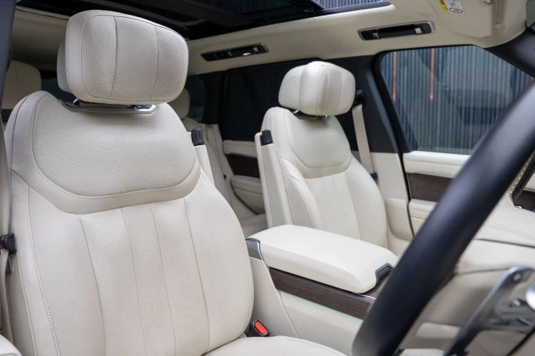 Vehicle Image 12