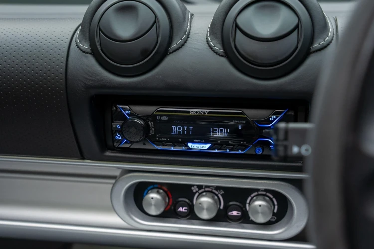 Vehicle Image 8