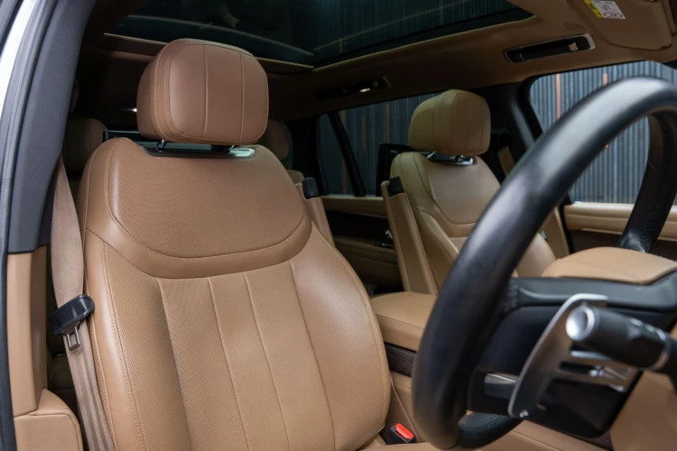 Vehicle Image 12