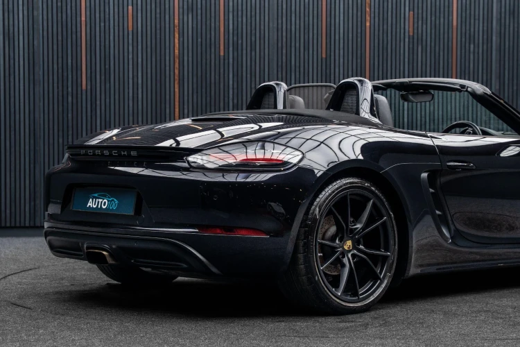 Vehicle Image 21