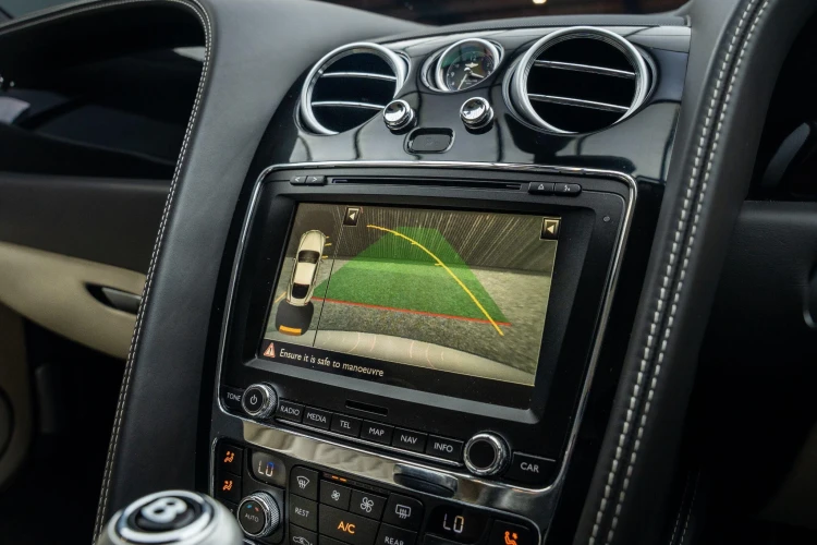 Vehicle Image 6