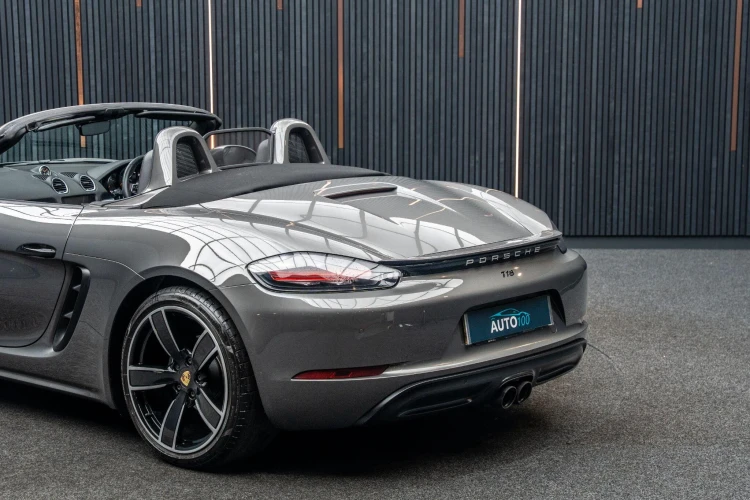 Vehicle Image 19