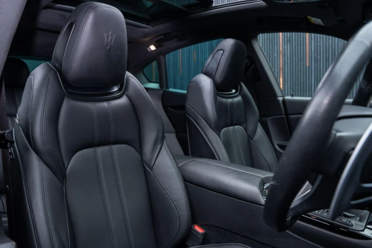 Vehicle Image 12