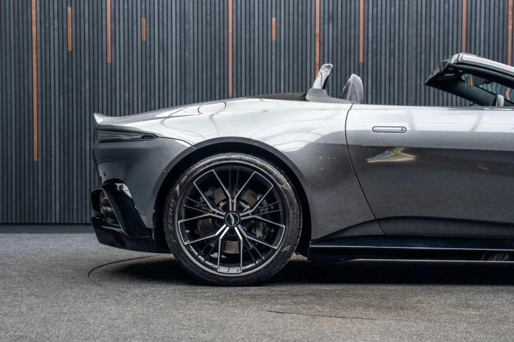 Vehicle Image 21