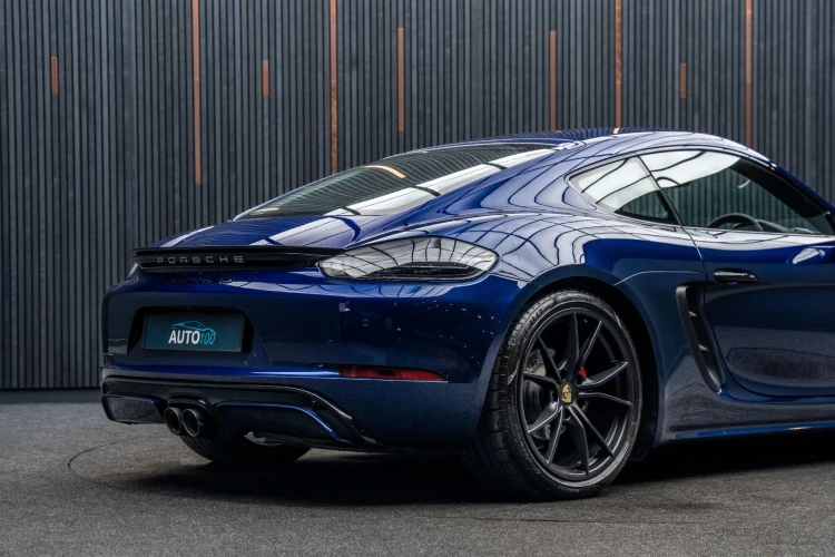 Vehicle Image 21