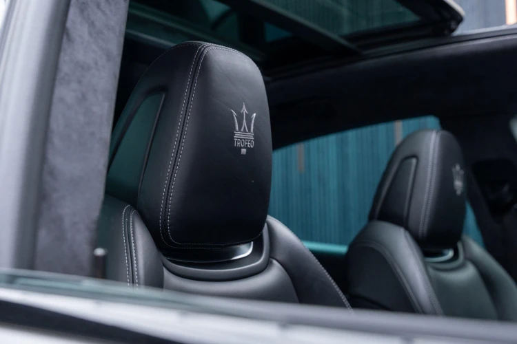 Vehicle Image 16