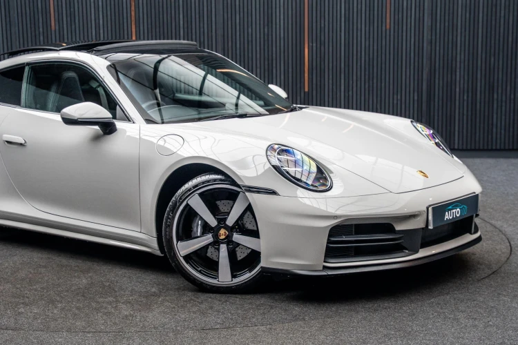 Vehicle Image 9