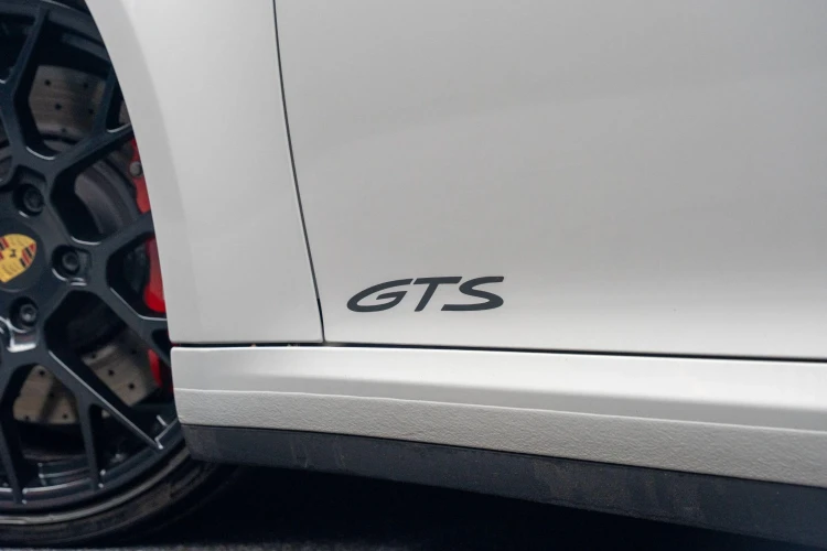 Vehicle Image 25