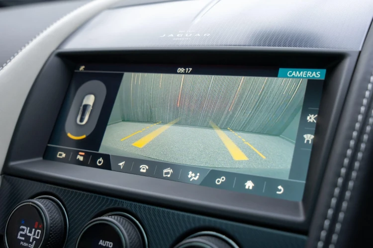 Vehicle Image 8