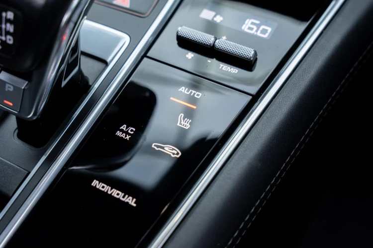 Vehicle Image 35