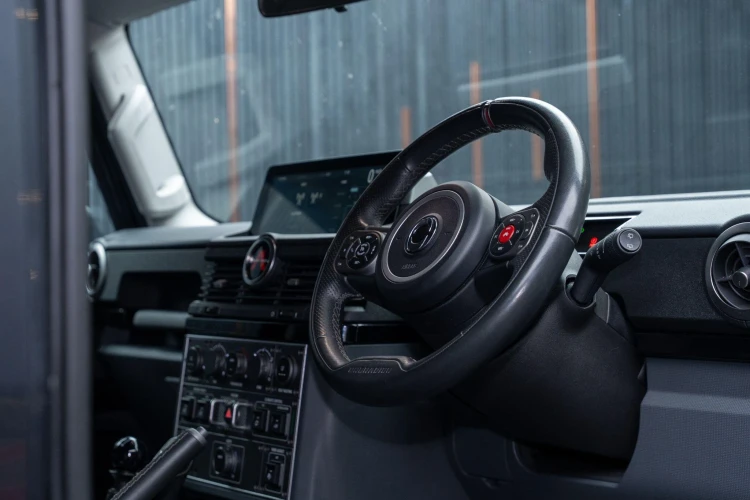 Vehicle Image 4