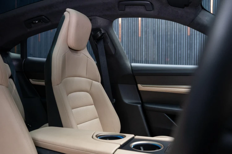 Vehicle Image 36