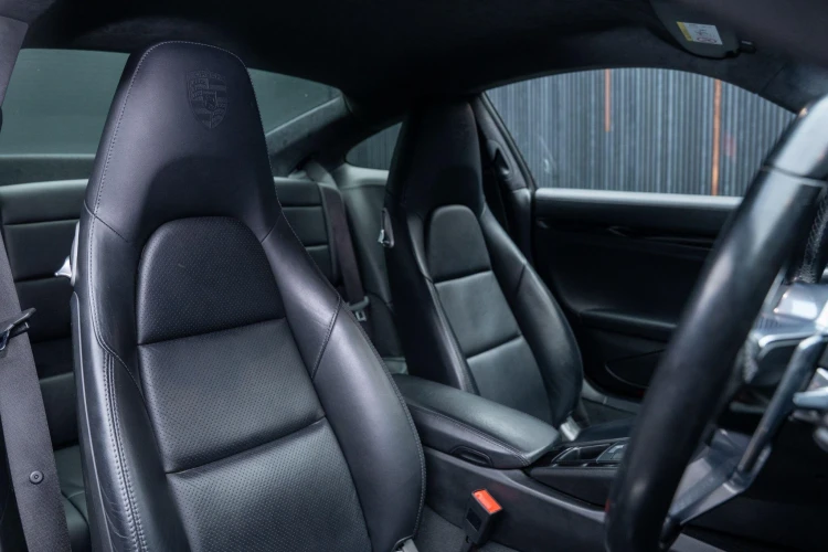 Vehicle Image 12