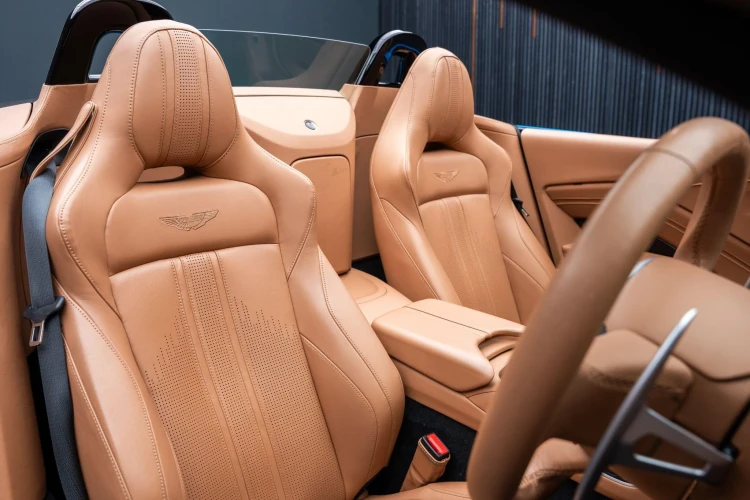 Vehicle Image 12