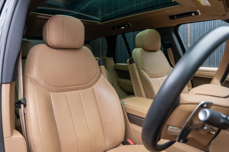 Vehicle Image 12