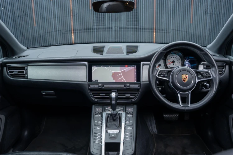 Vehicle Image 32