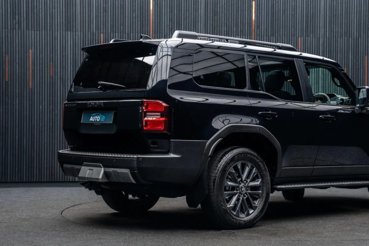 Vehicle Image 21