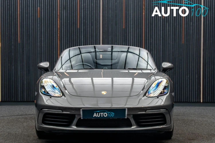 Vehicle Image 9