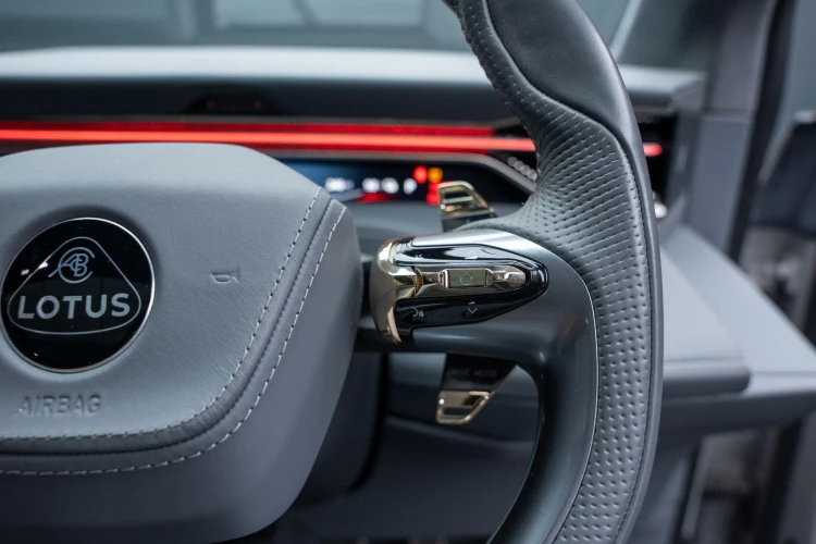 Vehicle Image 30