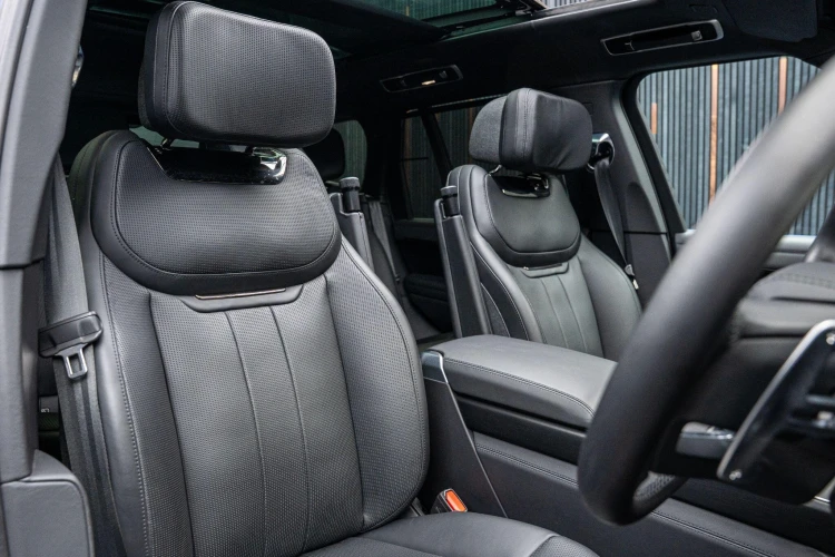 Vehicle Image 12