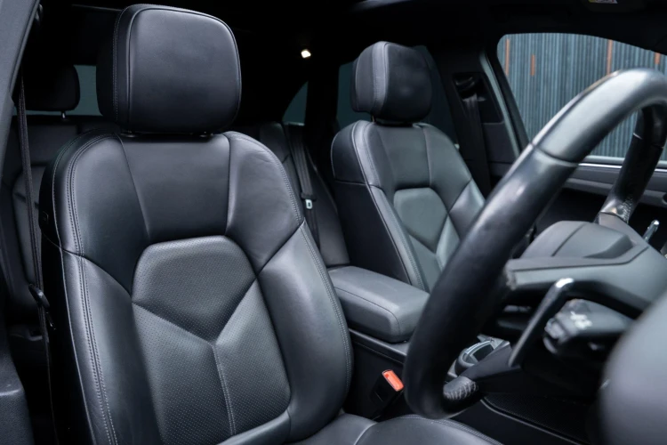 Vehicle Image 12