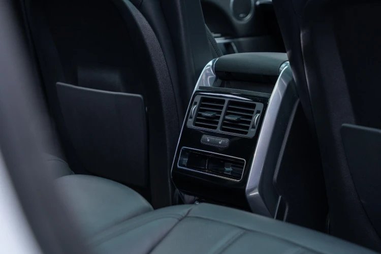 Vehicle Image 33
